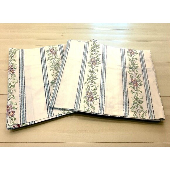 Vtg Pair Of JP Stevens Country Sampler 83"X17" Floral Valances Embroidered Look - Picture 1 of 6